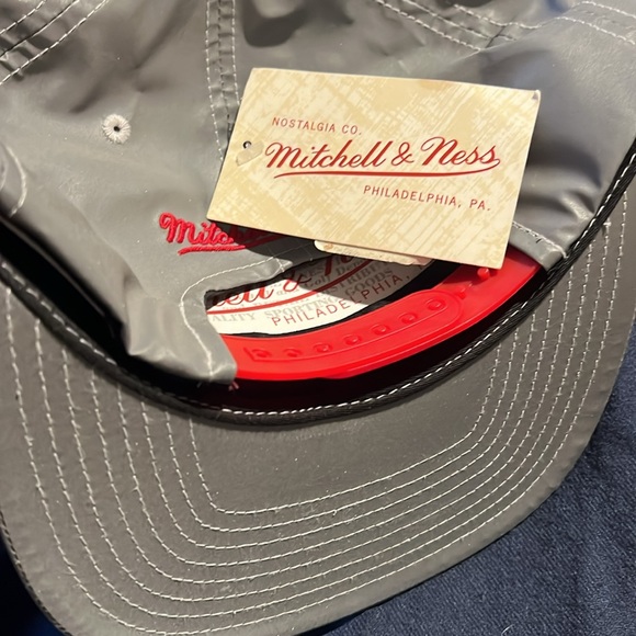 MITCHELL & NESS 3M REFLECTIVE MIAMI HEAT HAT - Picture 9 of 11